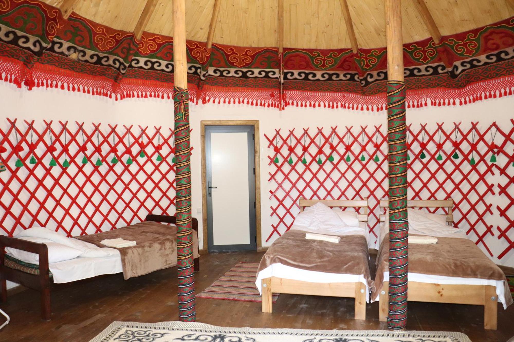 Happy Nomads Yurts & Hostel Karakol Luaran gambar
