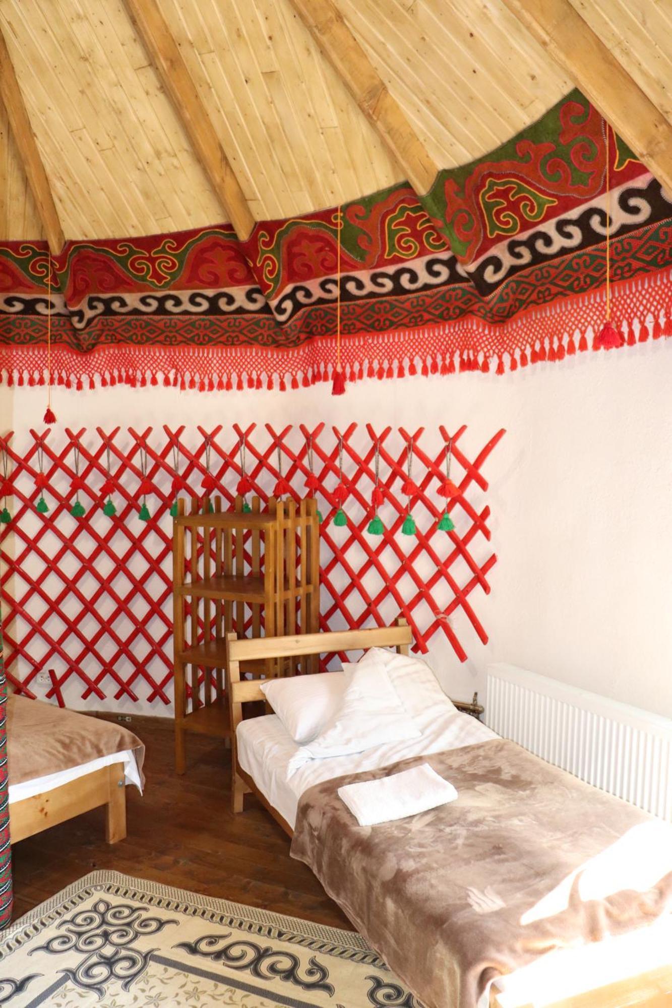 Happy Nomads Yurts & Hostel Karakol Luaran gambar