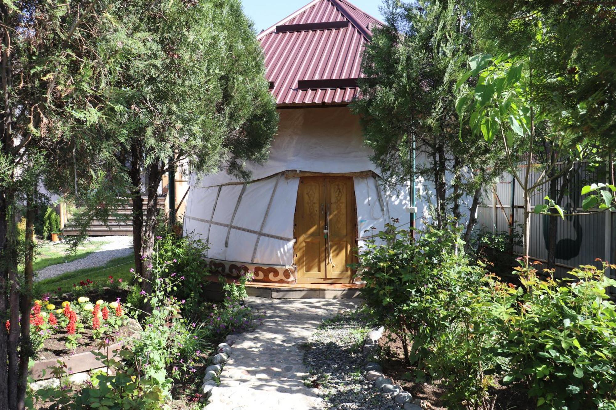 Happy Nomads Yurts & Hostel Karakol Luaran gambar